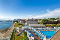 Wellington Resort - Pools