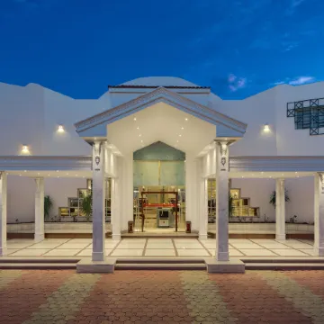 Dreams Beach Resort Отели рядом с достопримечательностью «Мечеть Аль-Сахаба»