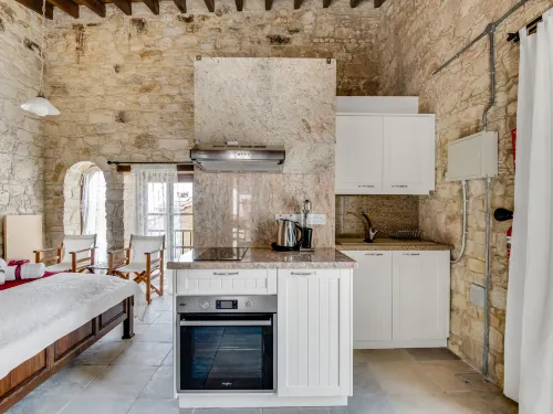 Arsorama Sweet Studio Apt w Shared Patio - Homestays