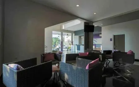 Smile Hotel Отели в г. Kesambi