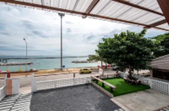 Sinai Rimtalay (โรงแรม ซีนาย ริมทะเล)