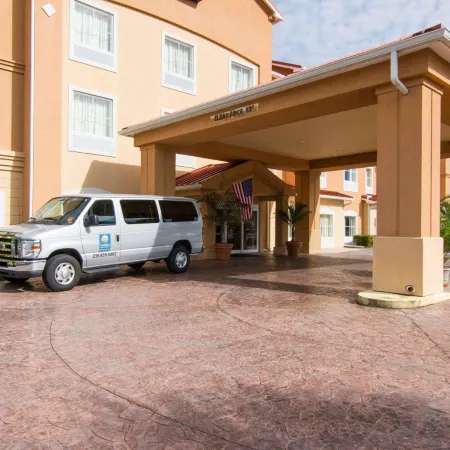 Comfort Inn & Suites Airport