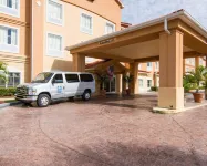 Comfort Inn & Suites Airport - parking