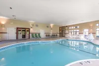 Comfort Suites - Pools