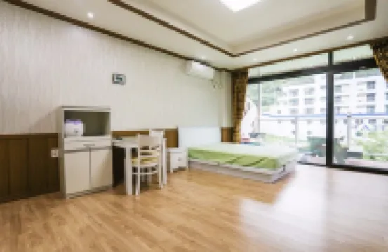 楊山道淵谷旅館