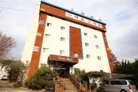 Cheonan Taejo Hotel dekat Hoseo University, Cheonan Campus