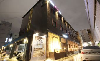 Jeonju Gosa Yaja Hanokmaeul