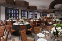 Riverbend Hotel and Suites, Trademark Collection by Wyndham - breakfast