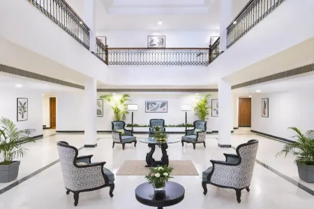 The Avenue Center Hotel Отели рядом со станцией Ernakulam Jn