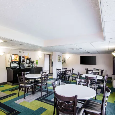 Quality Inn Near University of Mobile Отели в г. Сараленд