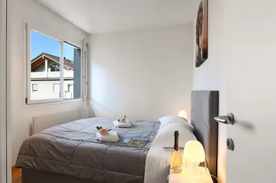 Santi Apartment Few Min from Lake - Happy Rentals