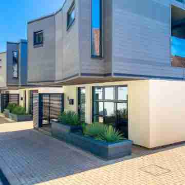 Green Mews 2 with Free Parking - by My Getaways Hotel Exterior