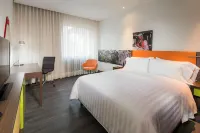Hampton Inn by Hilton Cali Hotel a 