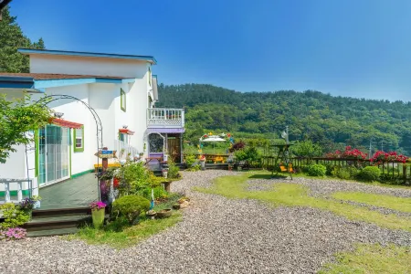 Goseong Hatsal Gadeuk Pension