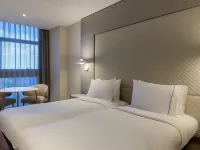 AC Hotel Som Hotels near Hall 8, Fira Gran Via