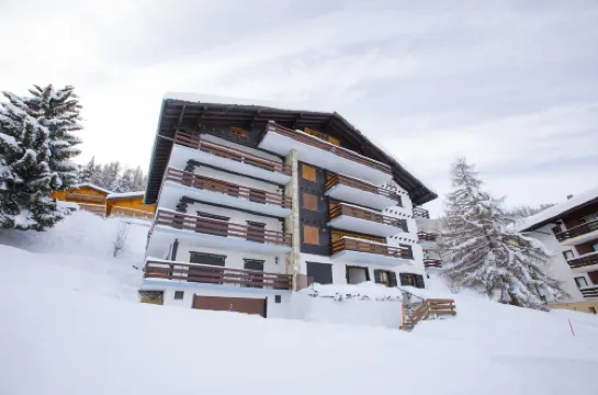 Aップ レ ロカイユ  9 ファミリー リトリート ウィズ サウナ