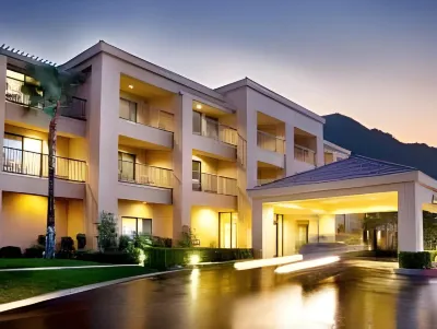 Courtyard Palm Desert Отели рядом с достопримечательностью «Калифорния Стейт Юниверсити, Сан Бернардино Палм-Дезерт Кампус»