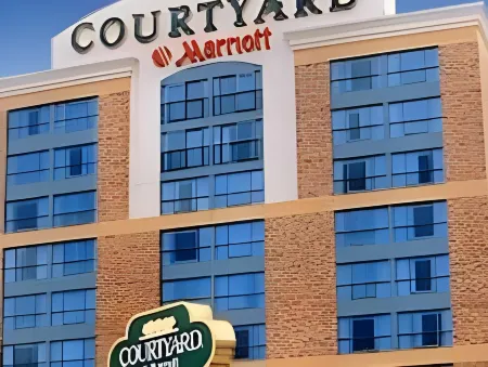 Courtyard Niagara Falls Отели рядом с достопримечательностью «Башня Скайлон»