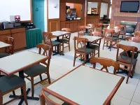 Host Inn an All Suites Hotel - Gym