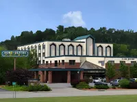 Euro-Suites Hotel Hotel in zona Mountaineer Card Services