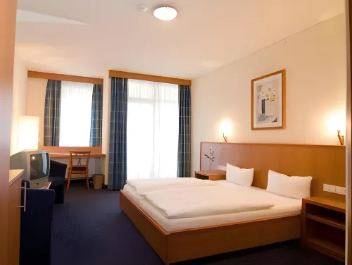 Hotel-Restaurant Kempf - Susanne und Tanja Brüggemann Hotels in Großkarlbach