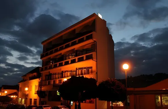 克里斯塔爾酒店