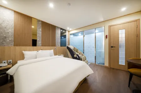 Seosan Heo & Jang Hanok Hotel Lake Park Отели рядом с достопримечательностью «옥천암»