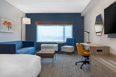 Holiday Inn Express & Suites ST. Thomas Отели рядом с достопримечательностью «The Stork Club - Big Band Museum and Hall of Fame»