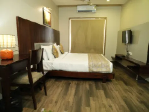 Hotel Grandeur Hotels in Valsad