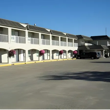 Travelodge by Wyndham Edson 2409079 Alberta Ltd.