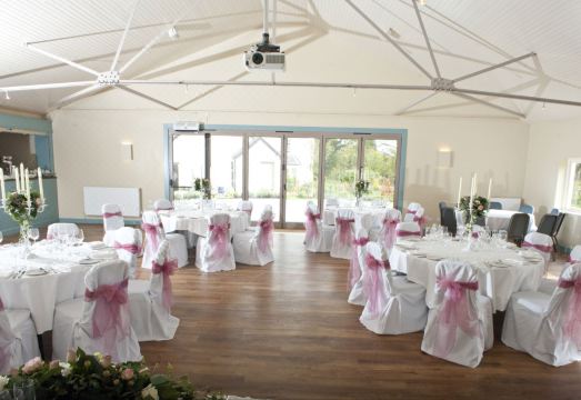 호텔 내부 로비 전경