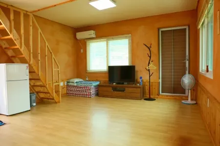 Gyeryong Mountain Mountain Naeeum Pension in Gongju Отели в г. Конджу