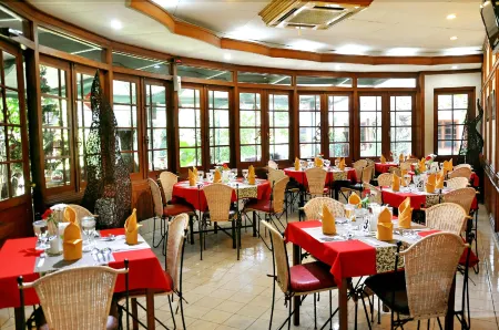 Hotel Dana Solo Отели рядом с достопримечательностью «Museum Radya Pustaka»