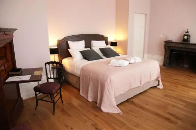 Hôtel le Gentleman Hotel dekat Château du Lude