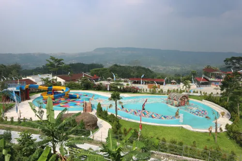 Cottage Omah'e Opa Waterpark Hotel di Boja