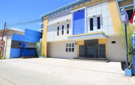 Sunrise Hotel Отели в г. Горонтало