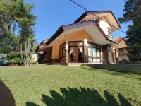 Villa Lily Trinity Hotell i Cigugur Girang