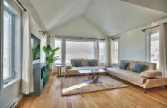 Dynamite 2-Bedroom House, Garage, Sleeps 6