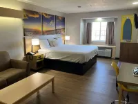 Days Inn & Suites by Wyndham Hutchinson Hotels in Reno County