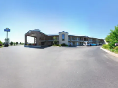 Days Inn & Suites by Wyndham Pine Bluff Hotels in Pine Bluff