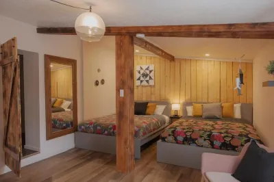 Jaune Hôtel-Boutique Hotels in Desbiens