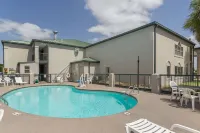 Quality Inn - Pools