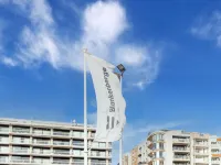 Studio Near Beach with Rooftop Pool Access