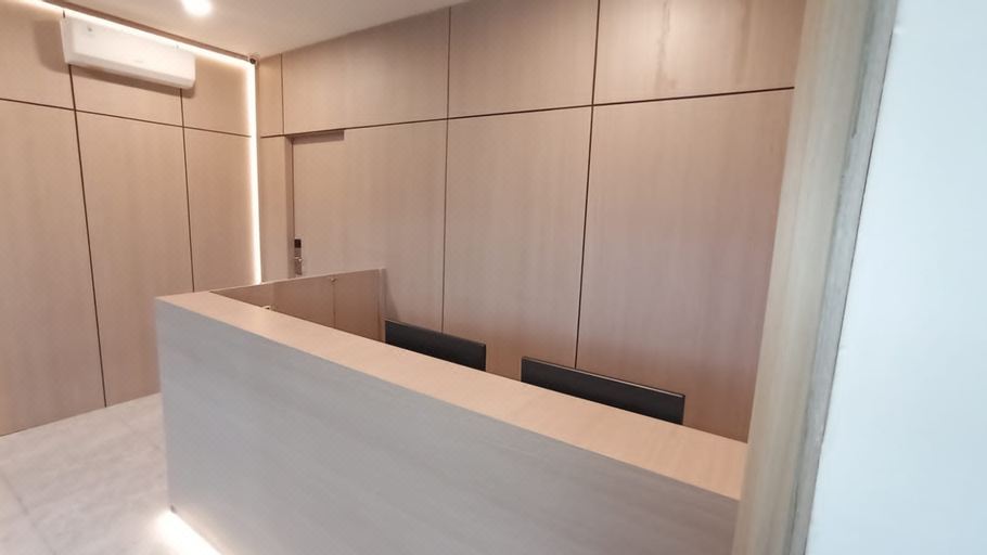 SHAKTI SLEEP YOGYA의 모던하고 깔끔한 내부 디자인