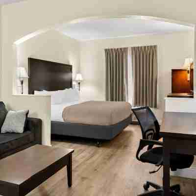 Quality Inn & Suites Lafayette Rooms