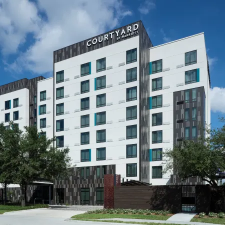 Courtyard by Marriott Houston Heights/I-10 Отели рядом с достопримечательностью «Хьюстон Хайтс»