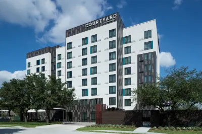 Courtyard by Marriott Houston Heights/I-10 Hotels near Houston Heights