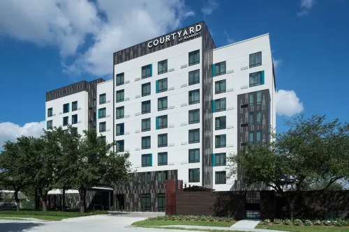 Courtyard by Marriott Houston Heights/I-10 Hotel a Harris County