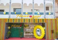 The Flamboyant Natraj Hotel in zona Golden Bridge