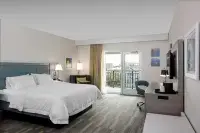 Hampton Inn by Hilton Dunedin - Parvekkeita